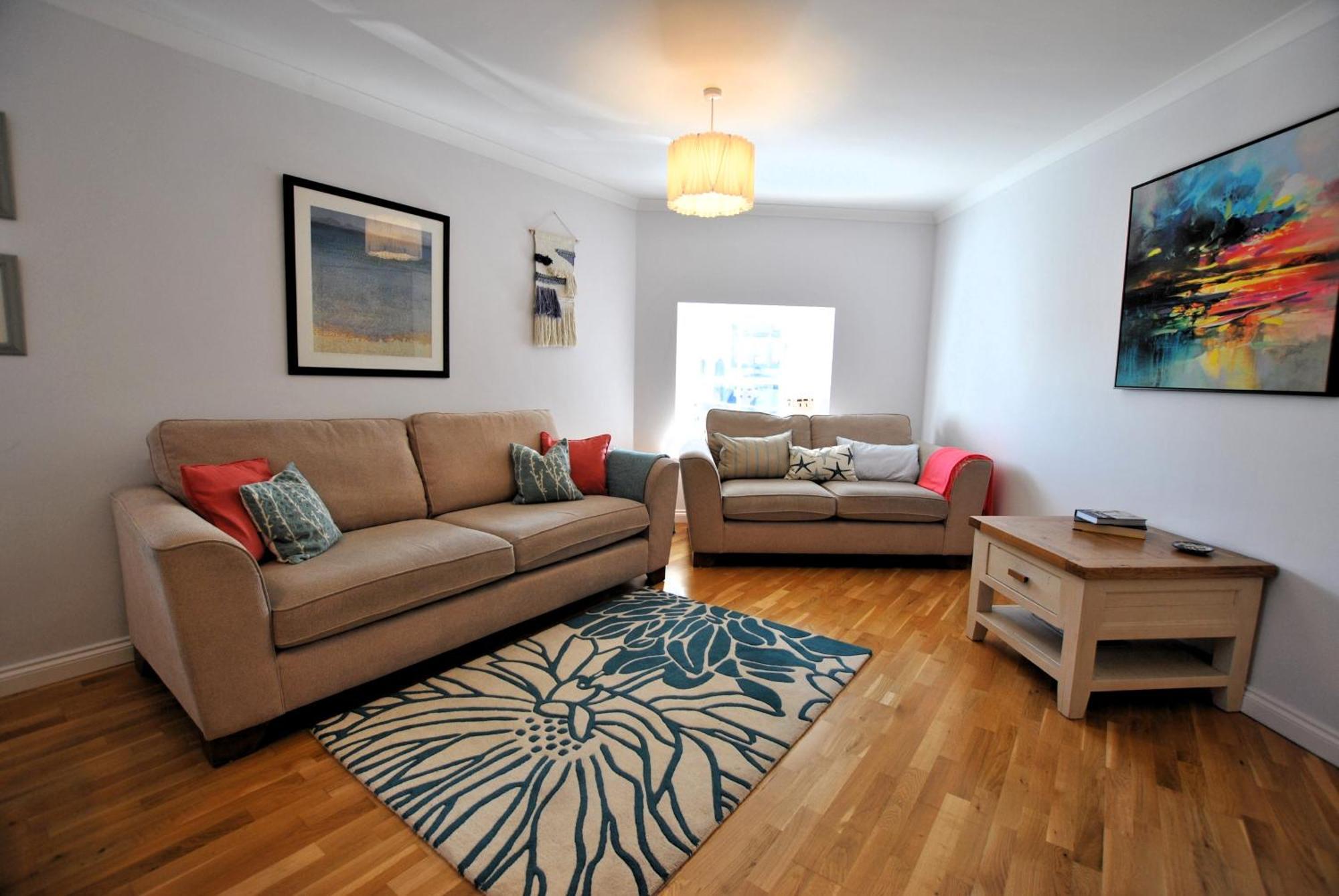 Coorie Cottage- Stylish Townhouse *
